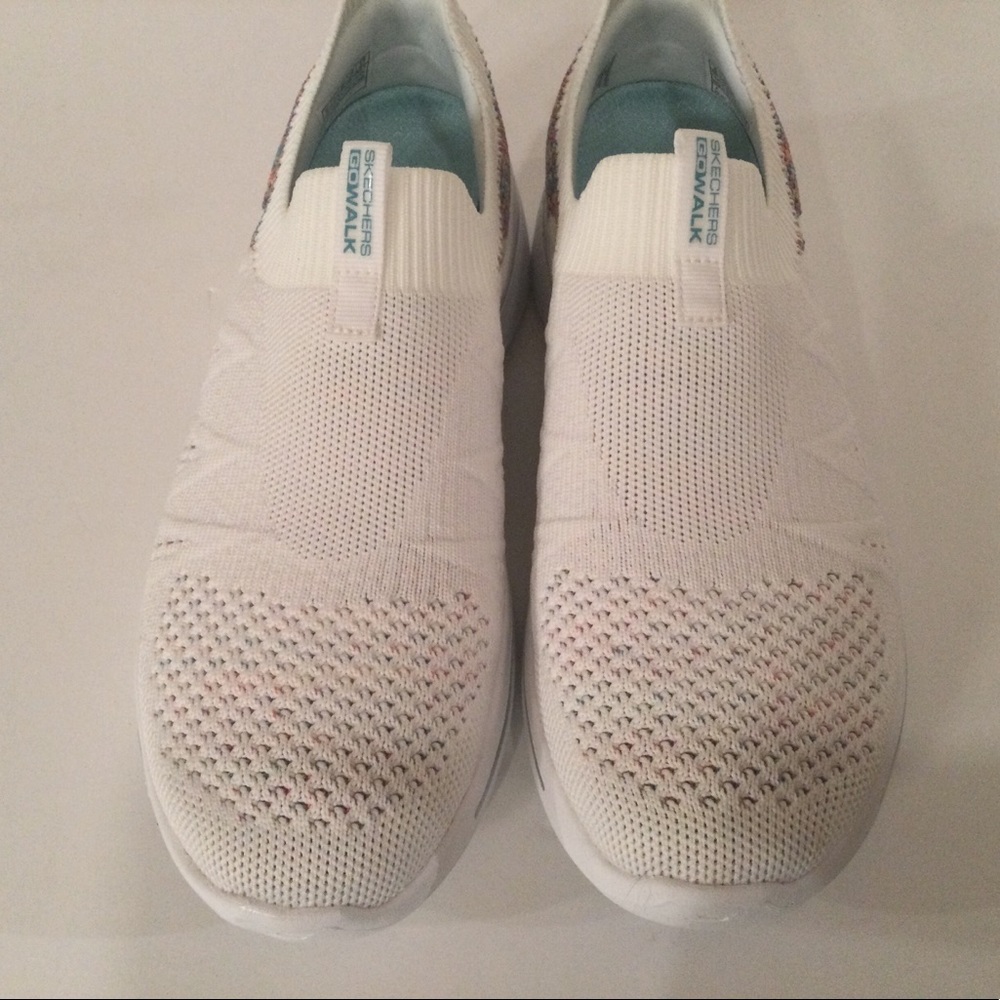 NWOT Skechers Go Walk